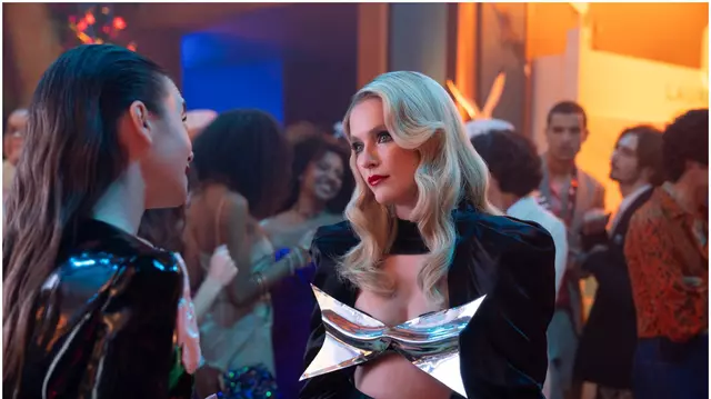Camille Razat părăsește serialul „Emily in Paris” în sezonul 5. Ce schimbări se anunță pentru producția Netflix