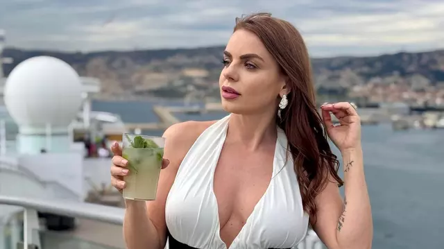 Cătălina Grama (Jojo), apariție spectaculoasă pe un vas de croazieră. Vedeta din „Tătuțu`”, în vacanță fără Paul Ipate