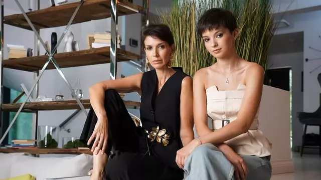 Karina Jianu, într-un cadru tulburător alături de Alina Chivulescu în serialul Ana – Mi-ai fost scrisă în ADN. „Ador poza asta”