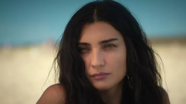 „Un alt sine”, sezonul 3: când încep filmările și ce actor i se alătură Tubei Büyüküstün în serialul de pe Netflix
