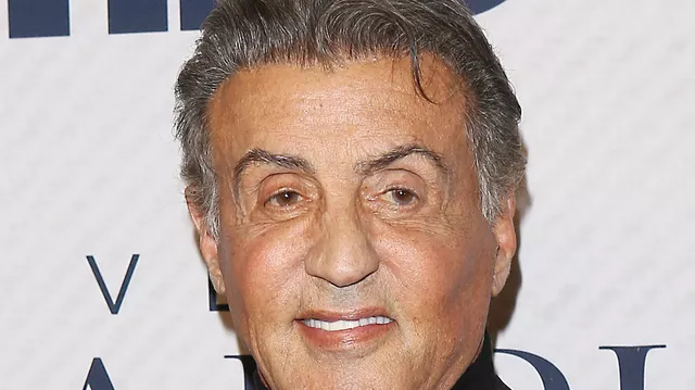 Sylvester Stallone a împlinit 75 de ani, dar chipul său e greu de recunoscut din cauza operațiilor estetice