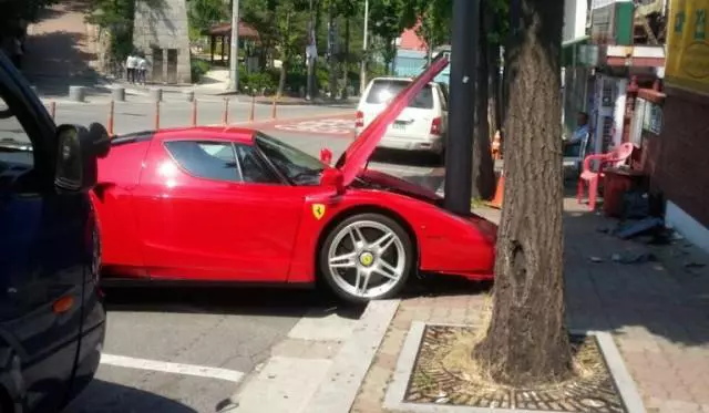 accident ferrari enzo