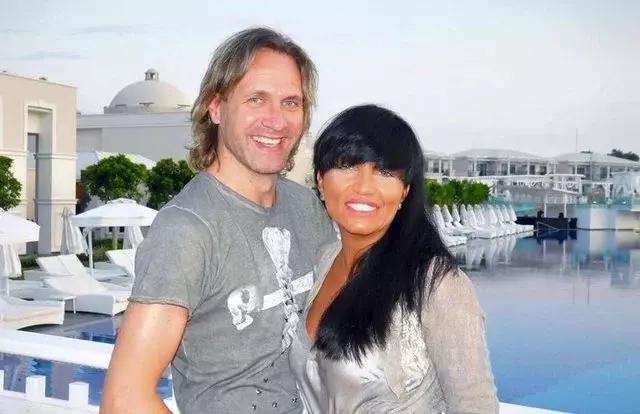 alin oprea si larisa