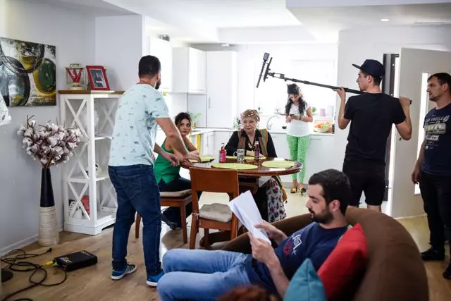 Sezonul doi al iSerialului “Când mama nu-i acasă” se vede exclusiv online (1)