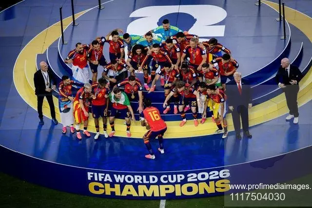 New York, USA 19th Jul 2026.  Rodri lifts the trophy. Donald Trump  and  FIFA President Gianni Infantino watch Spain  - Argentina World Cup Final Spanien  - Argentinien  19.07.2026   Credit: Moritz Muller/Alamy Live News