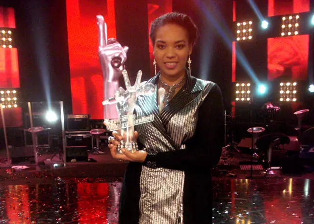 julie vocea romaniei premiu