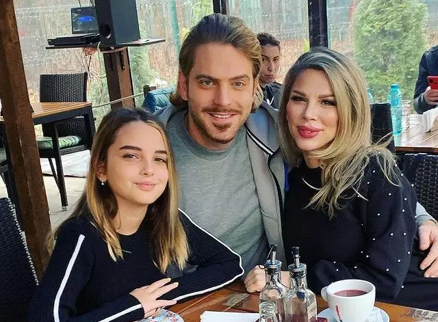 Cum-se-simte-Alina-Laufer-însărcinată-cu-gemeni