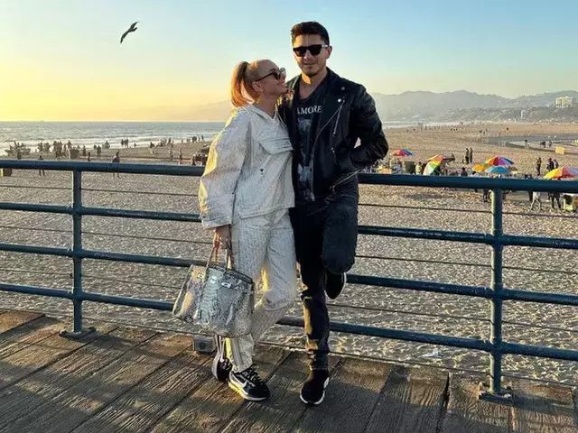 surprinsi-in-timp-ce-se-pupau-anamaria-prodan-fotografie-de-colectie-alaturi-de-ronald-gavril-noul-ei-iubit-7