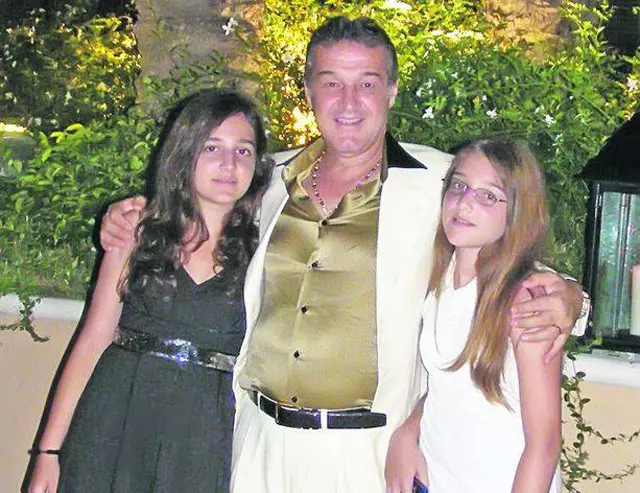 Gigi Becali e în culmea fericirii. A devenit bunic de fetiță. Teodora, fiica lui, a născut un bebeluș sănătos, care a primit nota 10 la naștere: „O cheamă Maria”