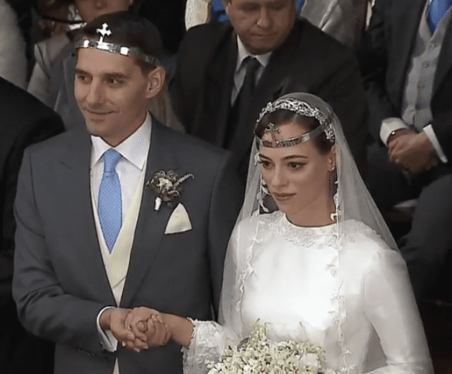 principele-nicolae-alina-binder-nunta-cununie-religioasa-pirostrii-pe-cap-cununii-biserica-sfantul-ilie-sinaia-miri