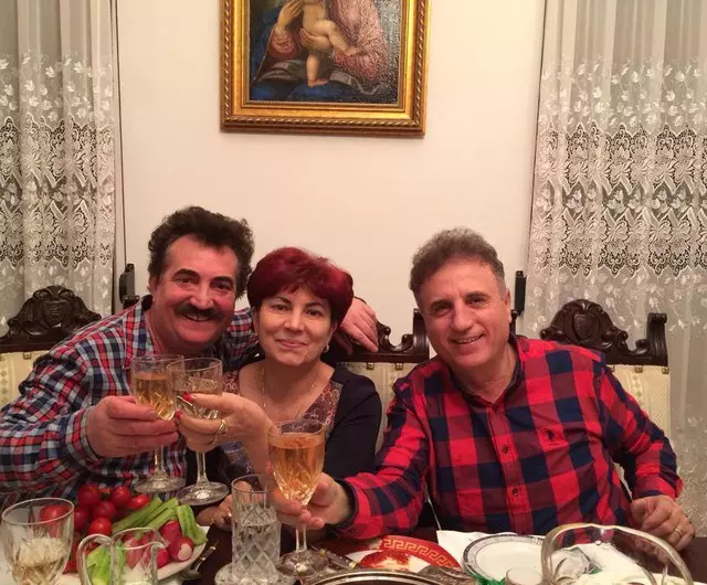 foto_caseta_2-cu_enceanu_si_sotia_lui