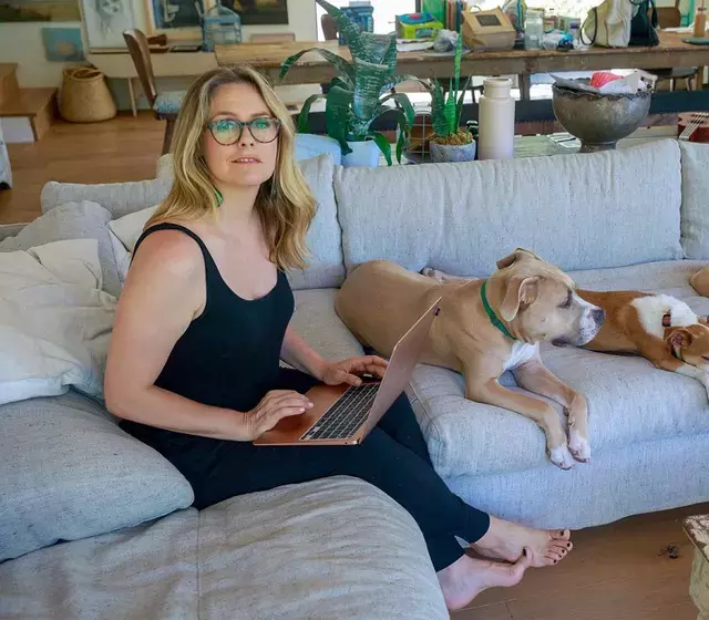 alicia-silverstone-a-pozat-goala-2