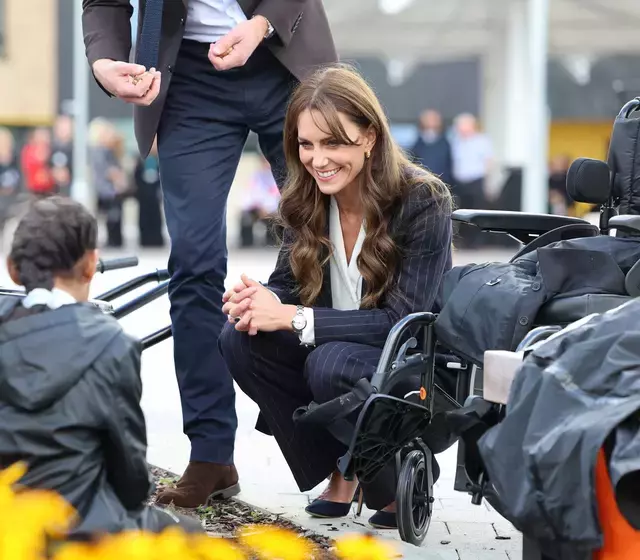 kate-middleton-costum1-copy-1