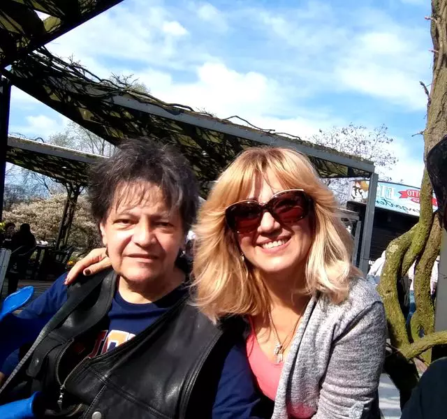 paula-iorga-la-mormantul-lui-leo-iorga-1