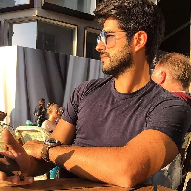 Burak Özçivit (Bali din „Suleyman Magnificul”) se întoarce la TV