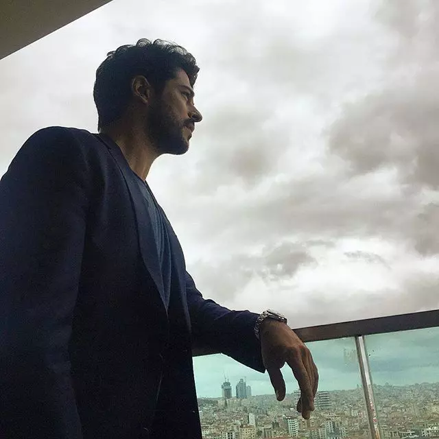 Burak Özçivit (Bali din „Suleyman Magnificul”) se întoarce la TV