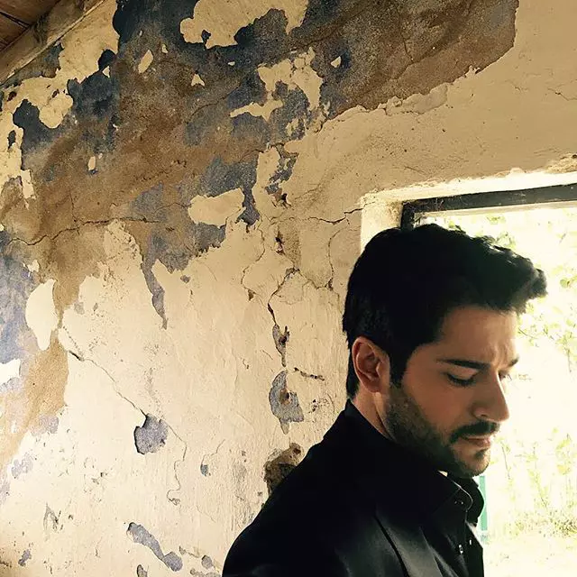 Burak Özçivit (Bali din „Suleyman Magnificul”) se întoarce la TV