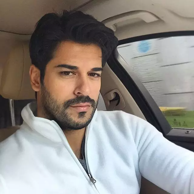 Burak Özçivit (Bali din „Suleyman Magnificul”) se întoarce la TV