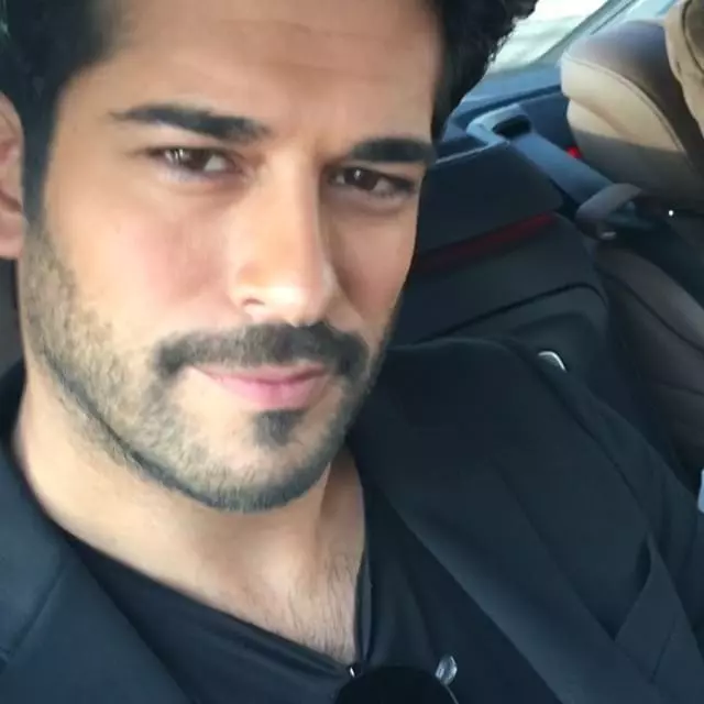 Burak Özçivit (Bali din „Suleyman Magnificul”) se întoarce la TV