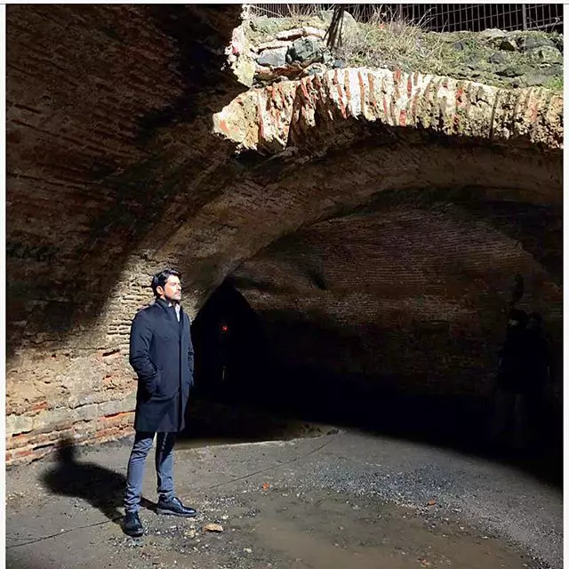 Burak Özçivit (Bali din „Suleyman Magnificul”) se întoarce la TV