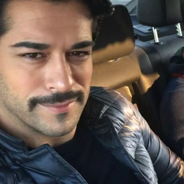 Burak Özçivit (Bali din „Suleyman Magnificul”) se întoarce la TV