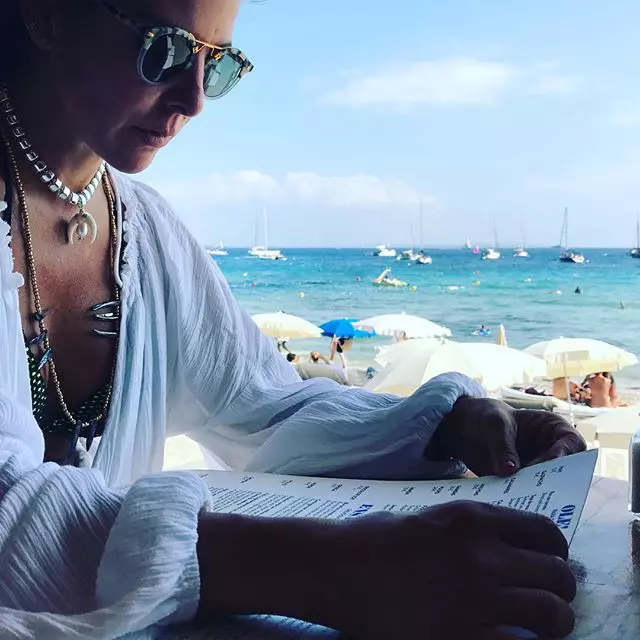 Unde îşi petrece Kate del Castillo vacanţa de vară (2)