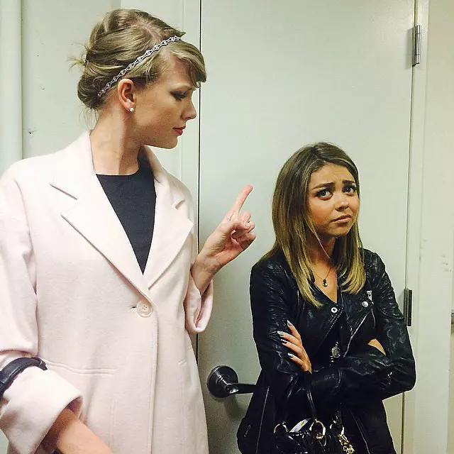 Taylor Swift si Sarah Hyland
