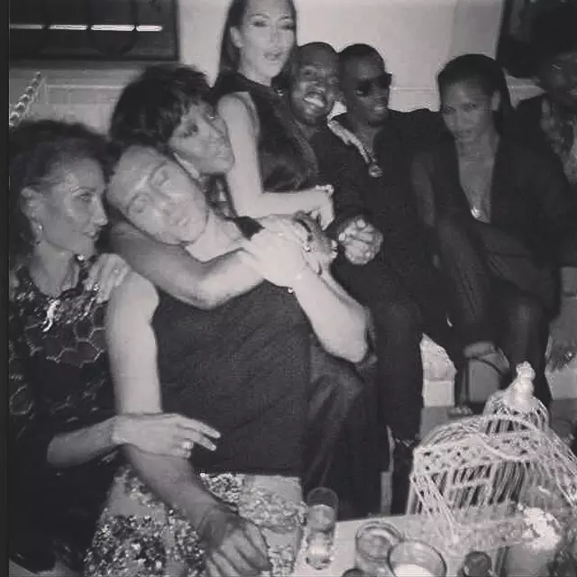 Naomi Campbell, Kim Kardashian, Kanye West, P. Diddy alaturi de prieteni