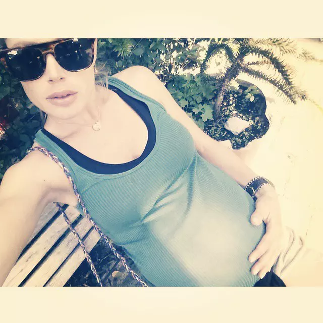 The Baby Bump Selfie - Doutzen Kroes