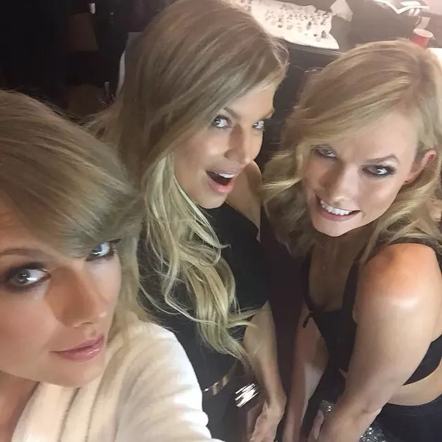 Taylor Swift, Fergie si Karlie Kloss
