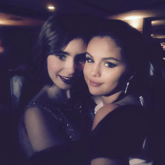 Lily Collins si Selena Gomez