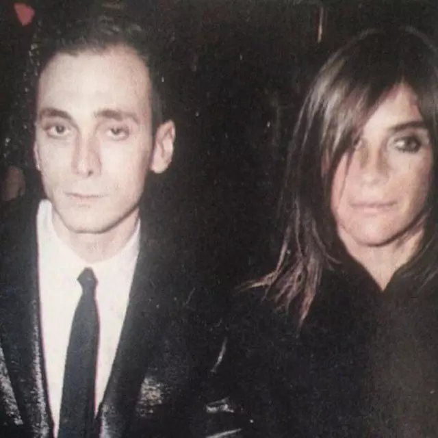 @carineroitfeld: Hedi Slimane (Saint Laurent) si Carine Roitfeld – friends forever