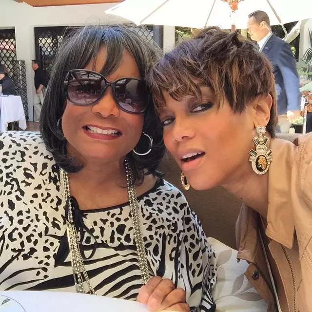 Tyra Banks si mama sa, Caroline London