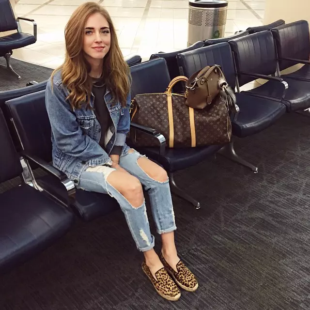 @chiaraferragni in aeroport, asteptand sa plece spre Utah.