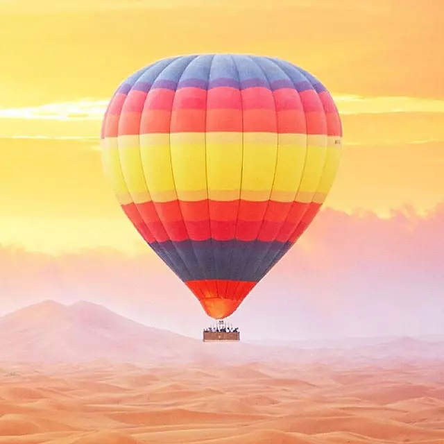 @theluxenomad iti recomanda o calatorie cu balonul in Dubai.