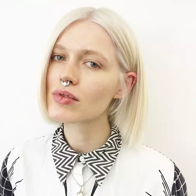 Indrazneste si adopta o tunsoare bob, in aceasta nuanta de blond! Foarte cool!