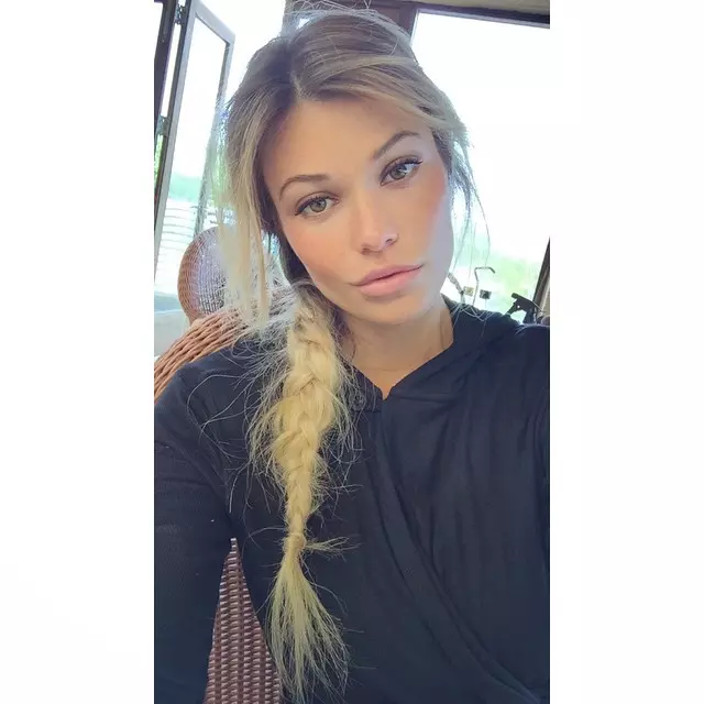 O coada impletita este raspunsul pentru momentele in care te grabesti, insa iti doresti sa fii aranjata!