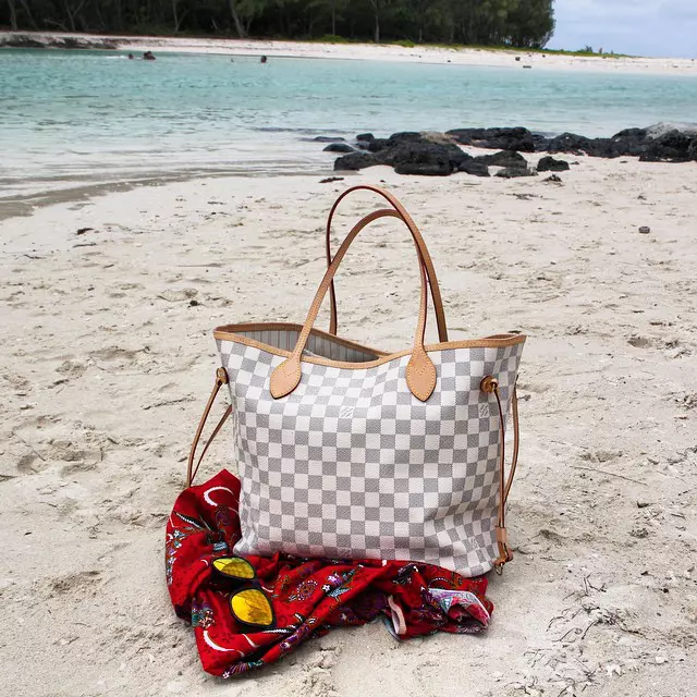 @roxanavoloseniuc nu pleaca nicaieri fara modelul Neverfull de la Louis Vuitton.