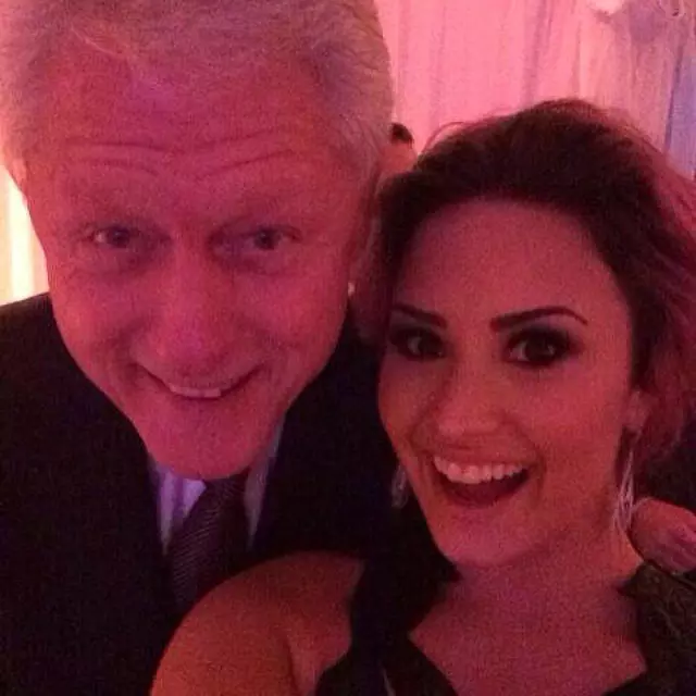Demi Lovato si Bill Clinton
