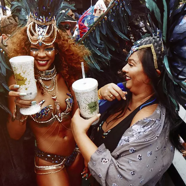 @badgalriri (1)