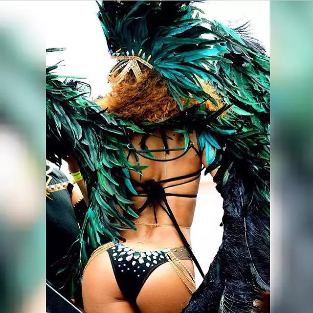 @badgalriri (2)