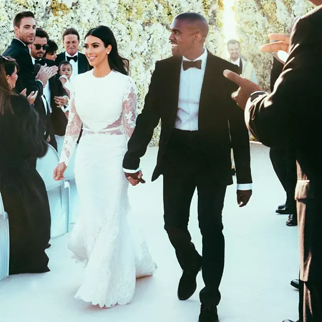 Kim Kardashian- 400 000 dolari