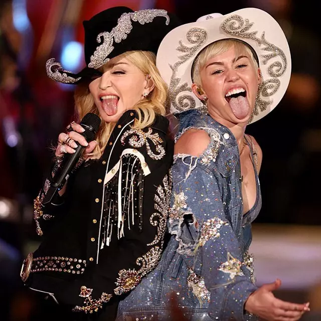 Madonna şi Miley Cyrus la Premiile Grammy 