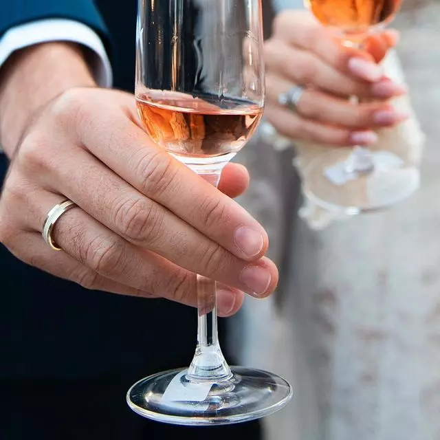 emily-burghelea-s-a-maritat-primele-fotografii-cu-fosta-asistenta-de-la-acces-direct-in-rochie-de-mireasa-488736