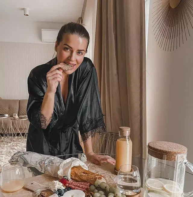 Cine-este-Sensy-Bravo-ai-stil-5