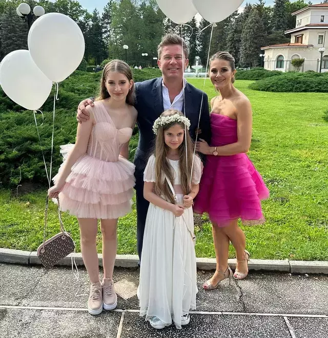 pavel-bartos-sotie-fiice-familie-4