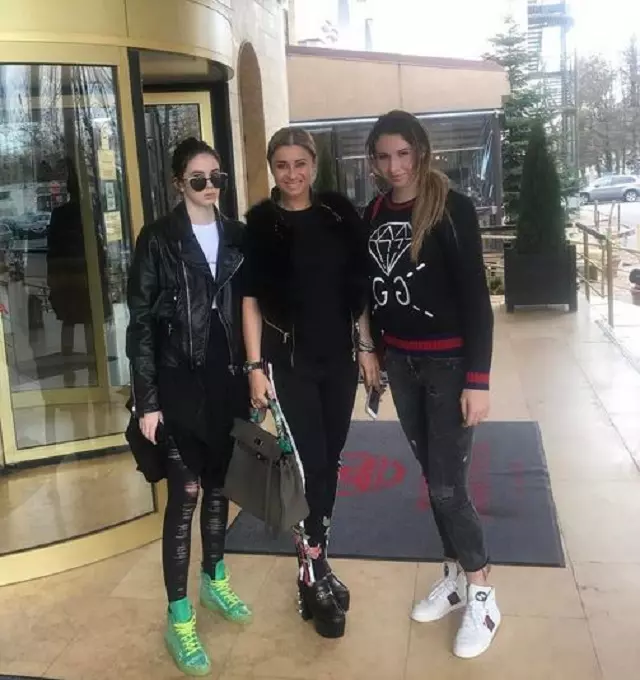 Anamaria si fiicele sale