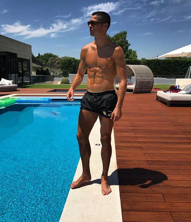 Cristiano Ronaldo a devenit tata de gemeni 2