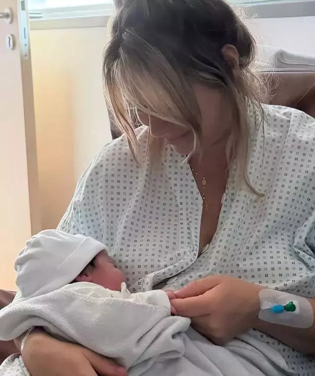 laura cosoi bebe 5