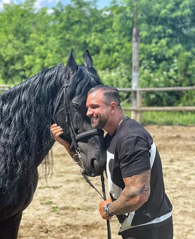 alex-bodi-bianca-dragusanu-santorini-7